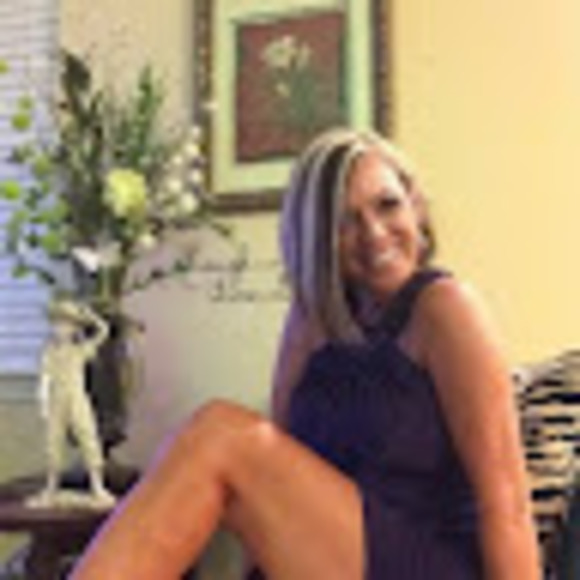 Meet your Posher, Michelle - Picture 1 of 3